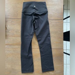 Black lululemon cropped leggings